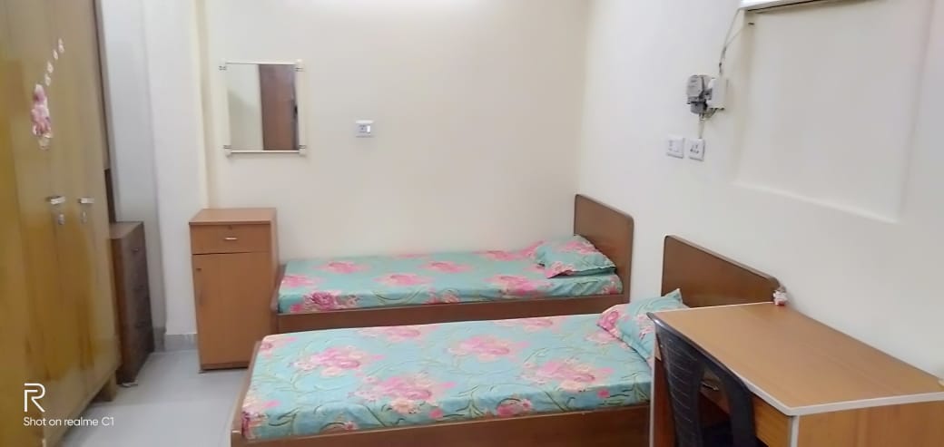 PG Punjabi Bagh photo 9