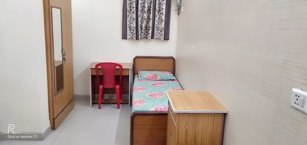 PG Punjabi Bagh photo 6