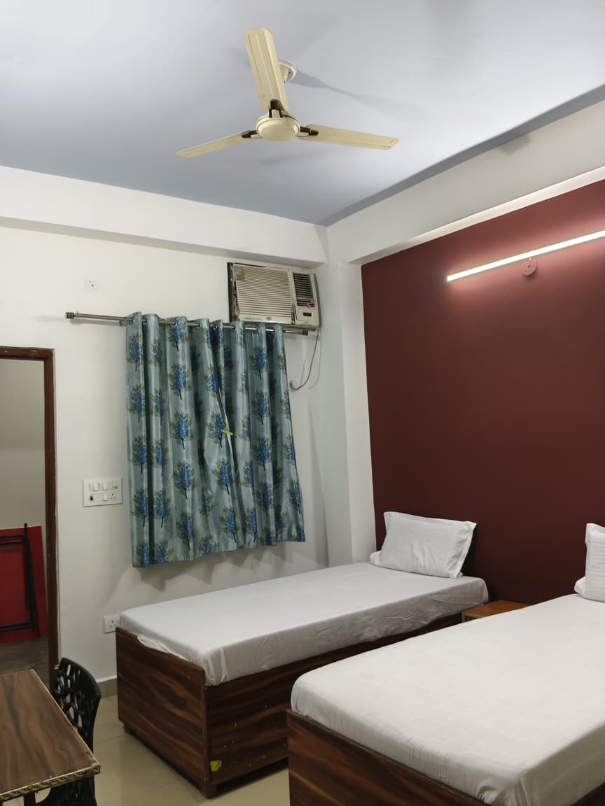 Chaudhary Luxury PG photo 4