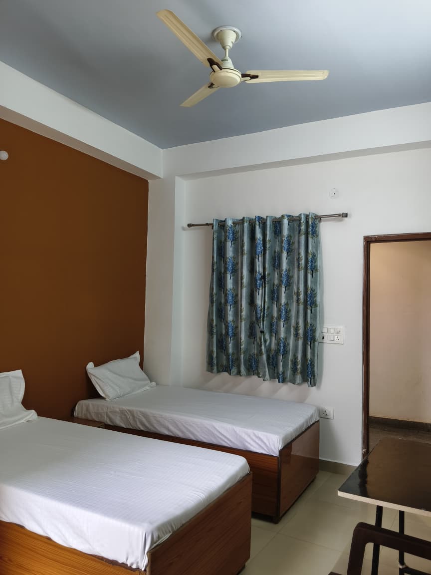 Chaudhary Luxury PG