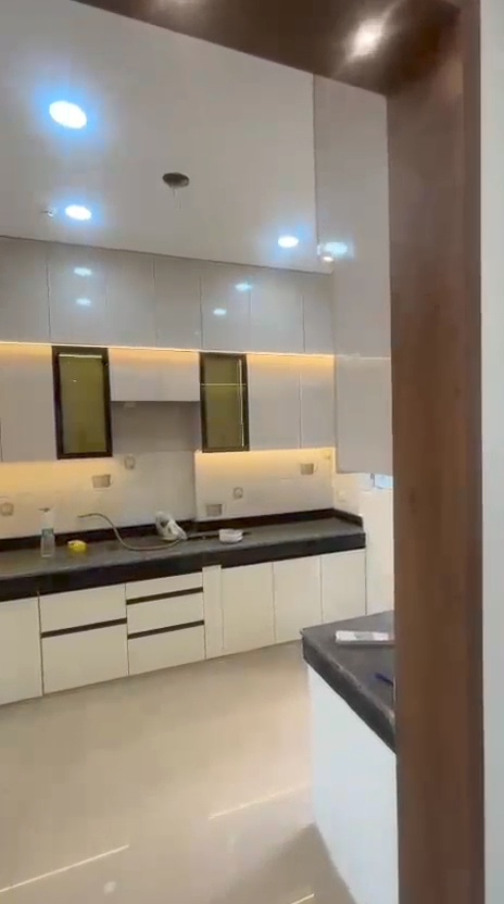  4 BHK Flat photo 5