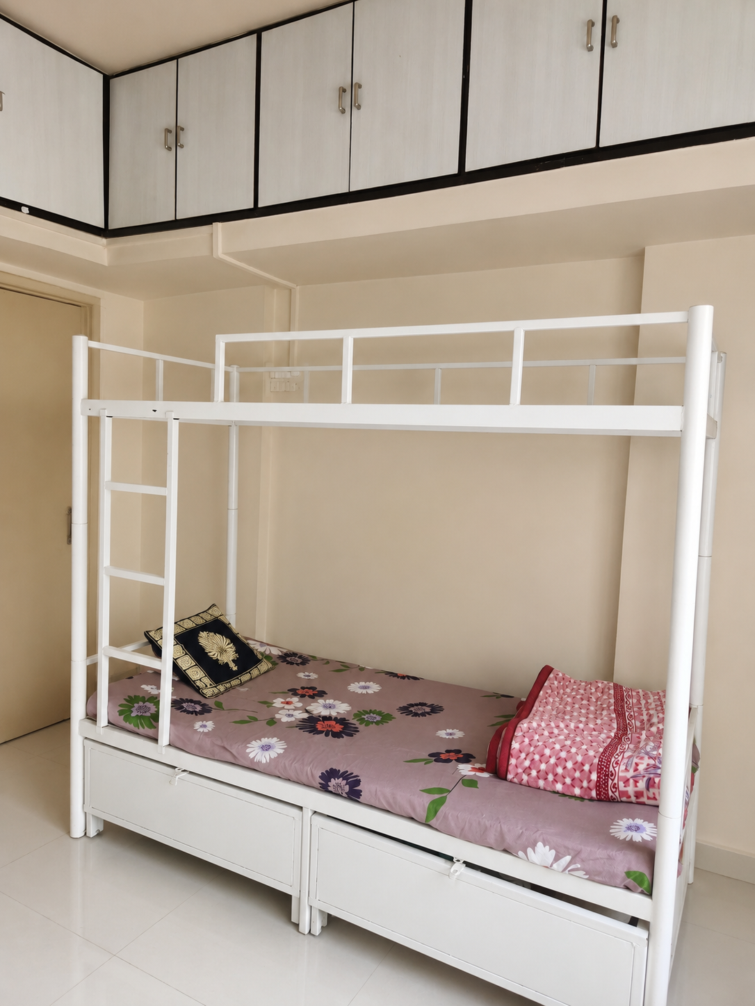 Ambika Girls PG photo 10