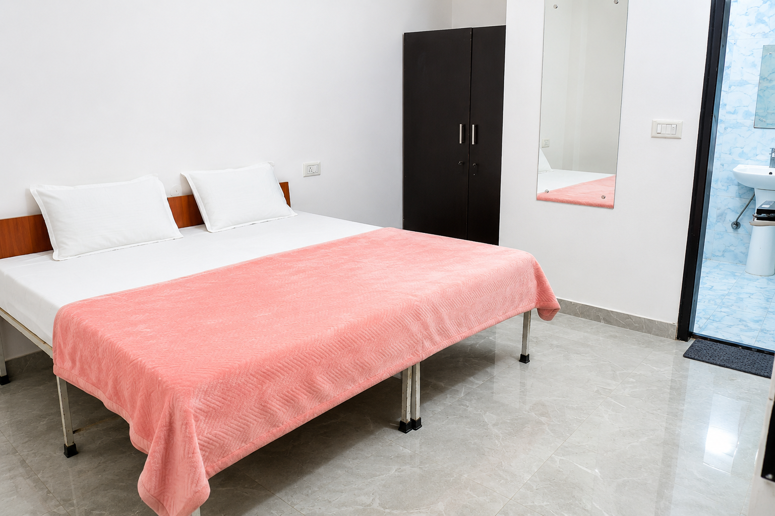 R K Residency PG & Guesthouse